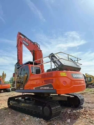Máy đào Doosan DX300LC nhập khẩu gốc Hàn Quốc, trọng lượng hoạt động 30 tấn, 0.64-1.75m3 Bucket, 151kW Power